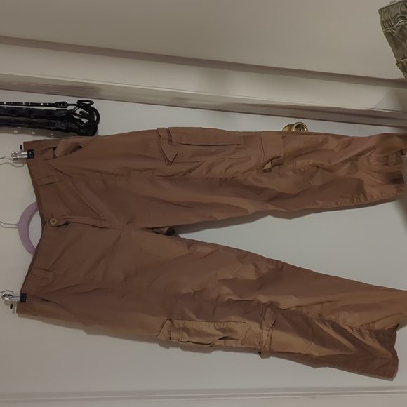 Juniors sizing wide leg khaki cargo pants, size 15/17 - Picture 1 of 5